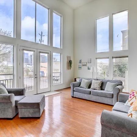 Downtown Houston Townhome With City Views!